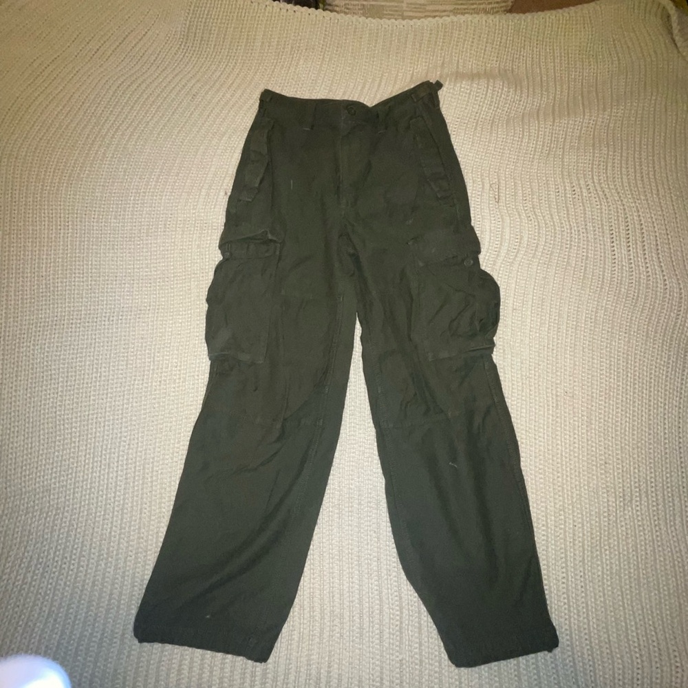 TNA cargo pants. Aritzia size 4. Army green.